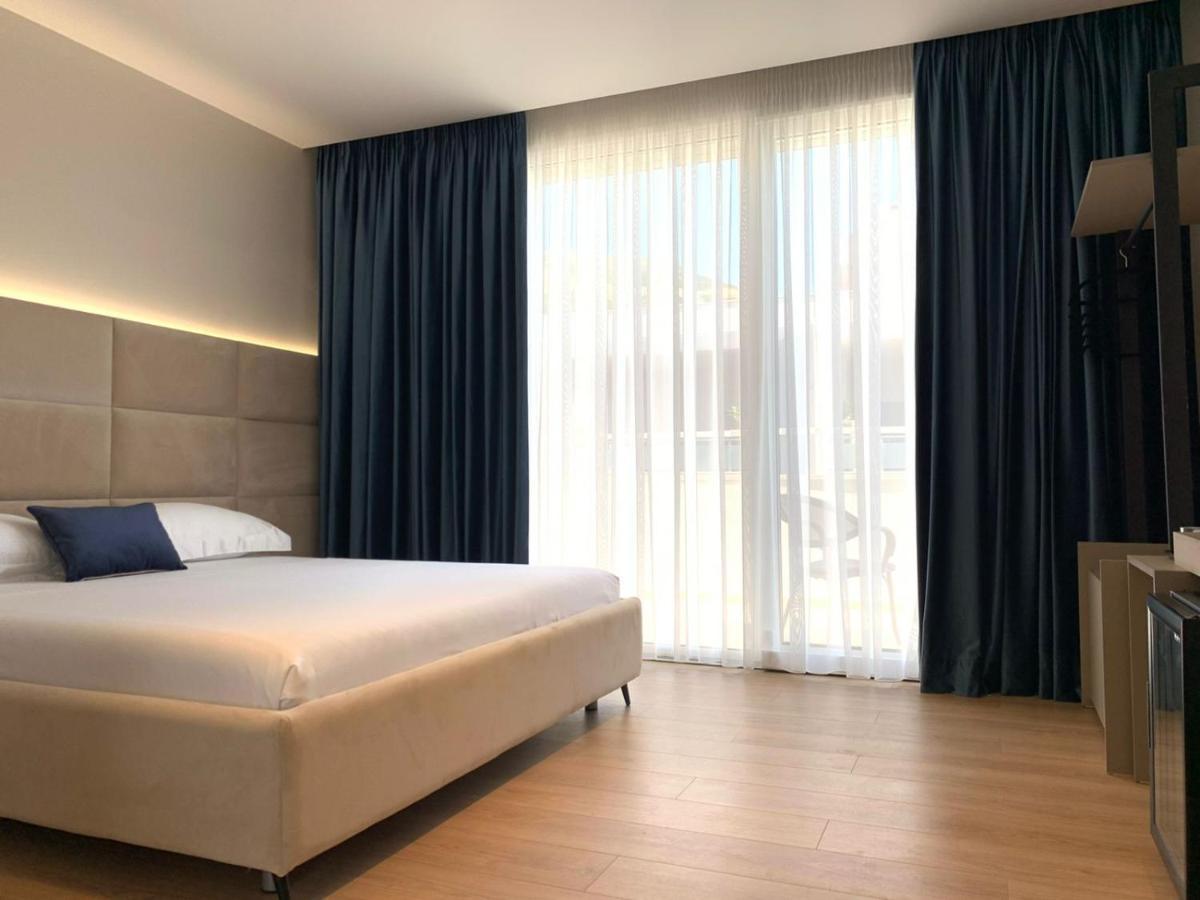 Отель Grand Mirage Влёра Экстерьер фото